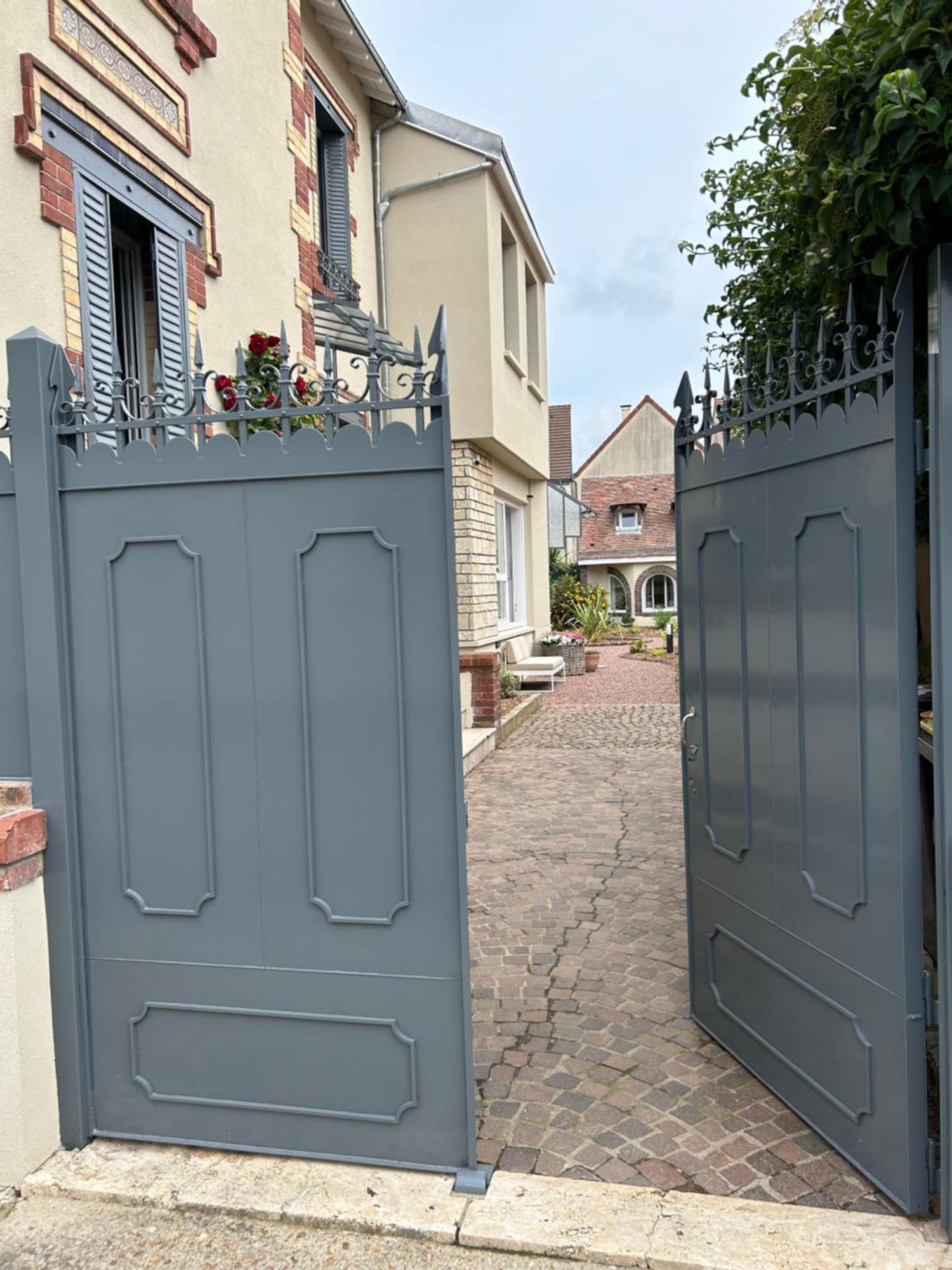 Le Carre Courtois Luisant Exterior foto